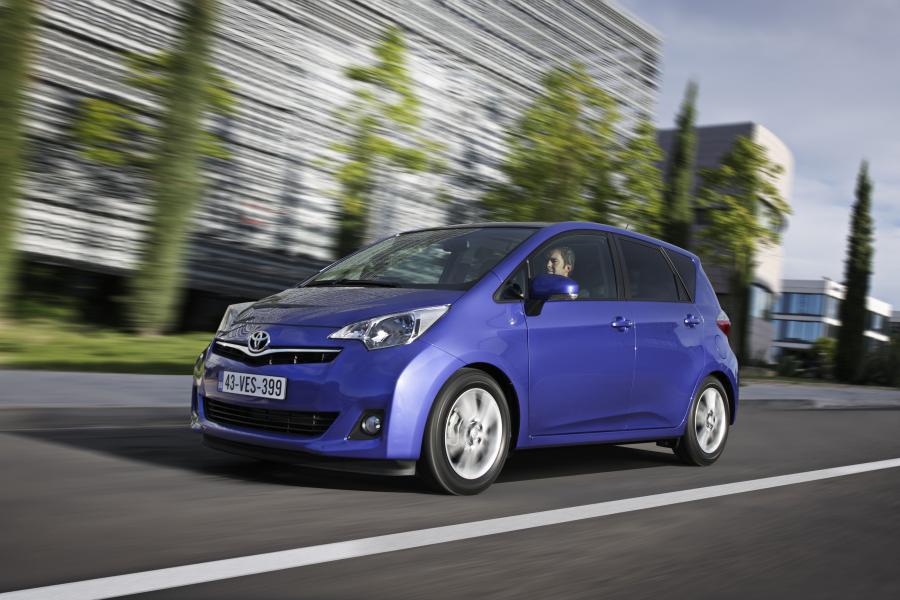  Toyota Verso-S 2010 года  (фото 92 из 109)